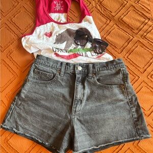 Black 90’s Cutoff Universal Thread distressed denim shorts.